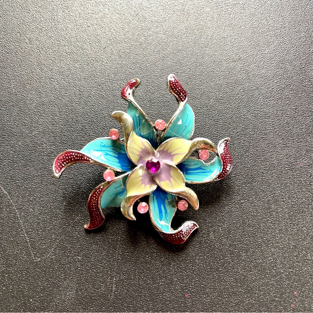 Vintage Flower Brooch Pin with Faux Pink Purple Stones Unmarked Blues Purple